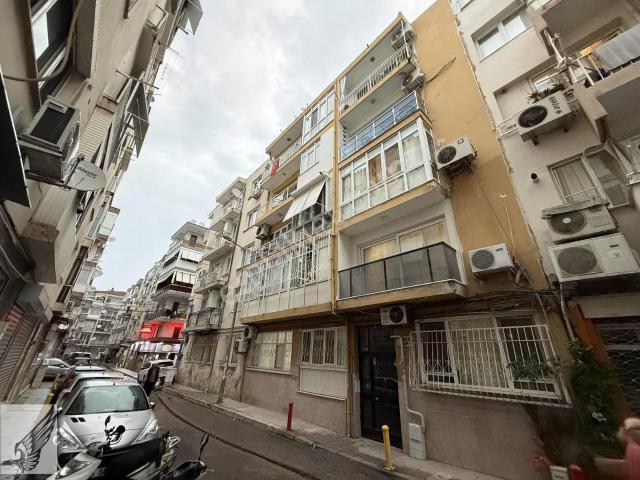 Güzelyalı Mahallesinde Ara Kat 3+1 Kapalı Mutfak Kiralık Daire