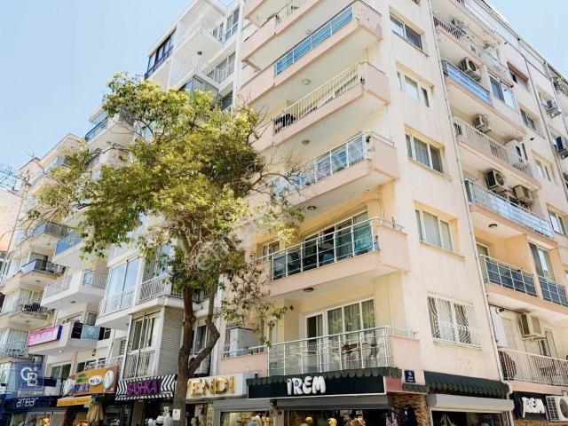 Güzelyalı Merkezde Cadde Üzeri Köşe Konumlu 3+1 Fırsatı