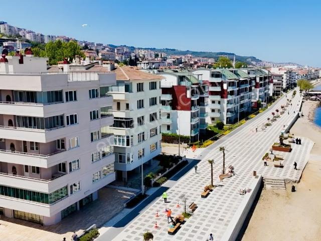 Güzelyalı Merkezde Denize Sıfır Kat Mülkiyetli Dükkan