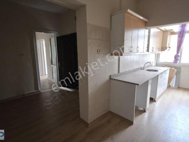 Güzelyalı Park Cepheli Birinci Kat 2+1 Bakımlı Kiralık Daire