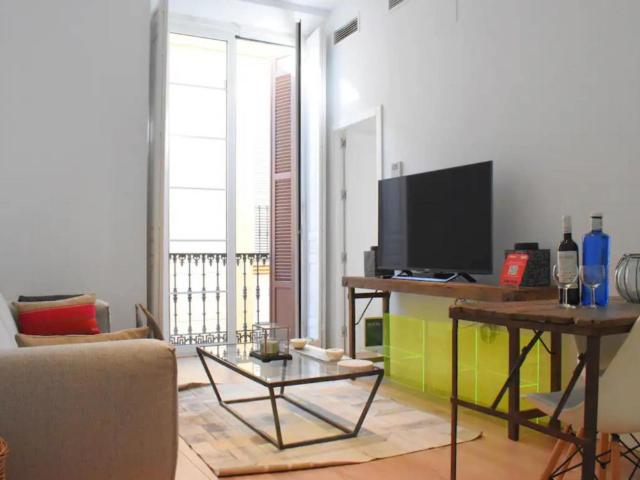 H2M Azucena en casco historico con balcon francés