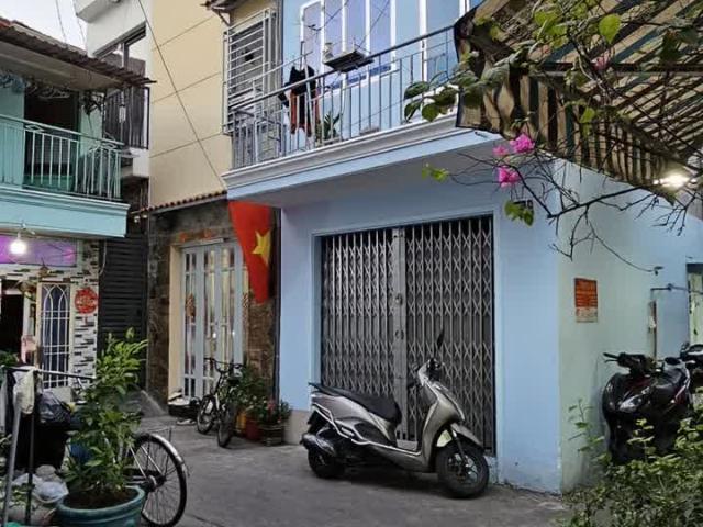Hẻm 3m DT Ngang 3.09 x 6.4 đúc 5 tấm Đoàn Văn Bơ hơn 2 tỷ Q4