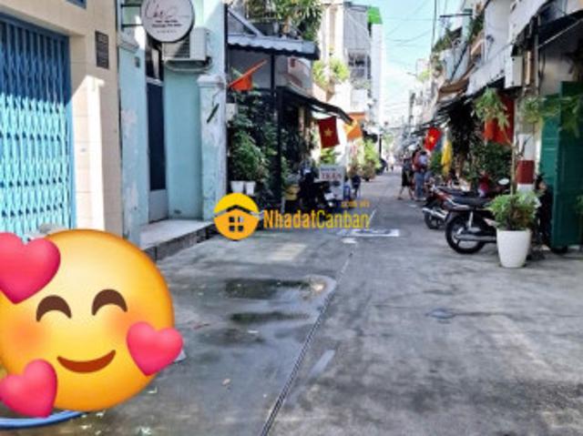 Hẻm 4m thông xe hơi đỗ cửa ngang lớn 4.2m lô góc 3 tầng kiên cố 30m2 tân phú cạnh đầm se