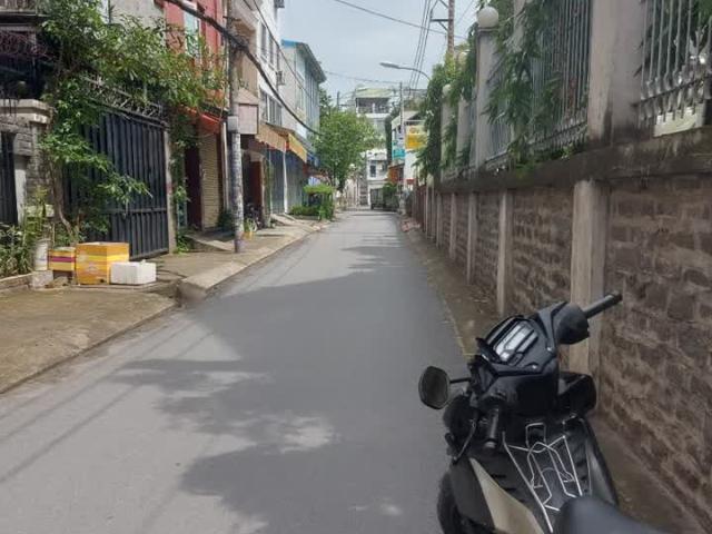 Hẻm xe hơi Dương Quảng Hàm Gò Vấp ngang 5,8 dài 15 gần ĐH Văn Lang