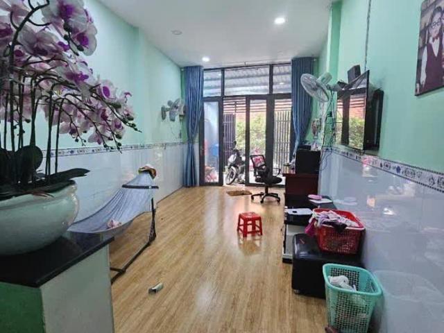 Hẻm Xe Hơi Tân Chánh Hiệp 35, Ngay Chợ Tân Chánh Hiệp Nhà 2 Tầng, DT: 4m x 16m, sổ công