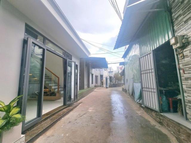 Hơn 4 tỷ có ngay nhà hẻm xe hơi ngay coopmart phan văn hớn!
