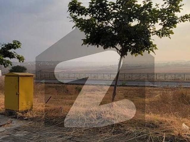 H Block Plot With A Beautiful View For Sale