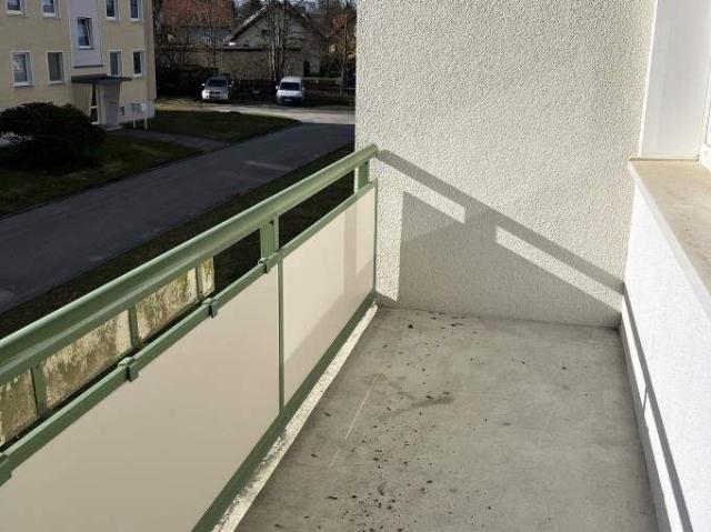 HÃ¼bsche Wohnung mit schÃ¶nem Balkon in grÃ¼ner und lÃ¤ndlicher Umgebung