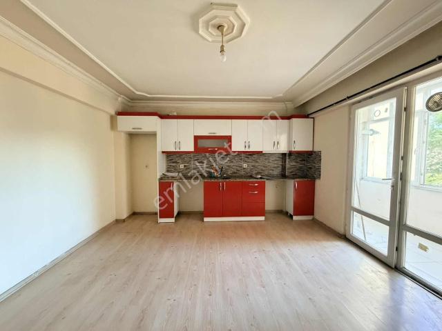 Hıdırağa Mahallesinde 2+1 80m2 Kiralık Daire / Revos