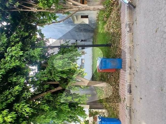 H 5 Marla Solid Builders Location Plot For Sale