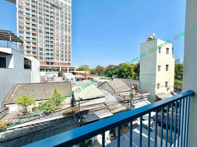⚡ HA THI THAN – SON TRA | BRAND NEW 100% 1BR APARTMENT – EXPANENSIVE BALCONY – PRIVATE WASHER & DRYER ✨ Status: Available now Location: Ha Thi Than St, Son Tra District Prime location, safe, quiet, and highly convenient neighborhood Unit Layout: Brand new 100%, 1 Separate Bedroom, featuring a massive, breezy balcony with great natural light Amenities: Fully furnished with high end furniture, equipped with a private washer & dryer inside the unit. Strictly NO PETS allowed