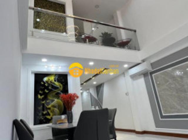 Hà mt nội bộ đường nhựa 9m có lề đường xe hơi đậu trong nhà, điện âm, thiết kế rất hài hoà