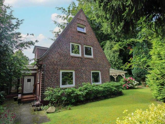 Hamburger Altbaucharme mit viel Potential Einfamilienhaus in Rissen