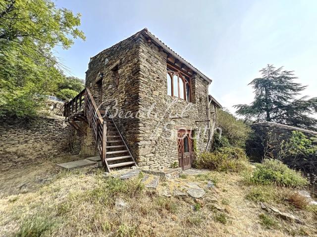 Hameau Compose De 5 Maisons Sur Site D'exception Face Domina. 285m² Ria Sirach