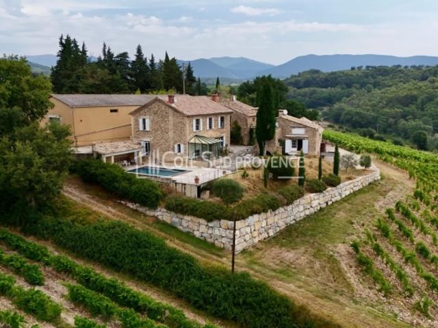 HAMEAU DE CHARME EN PROVENCE