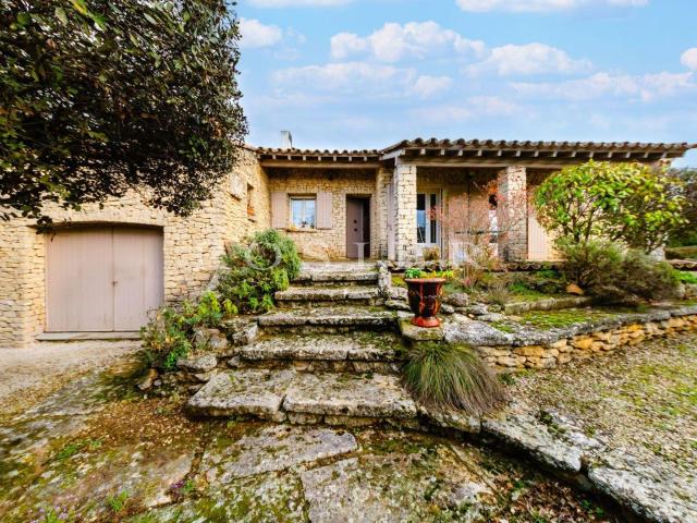 Hameau de Gordes, maison en pierres avec terrain constructib. 114m² Gordes