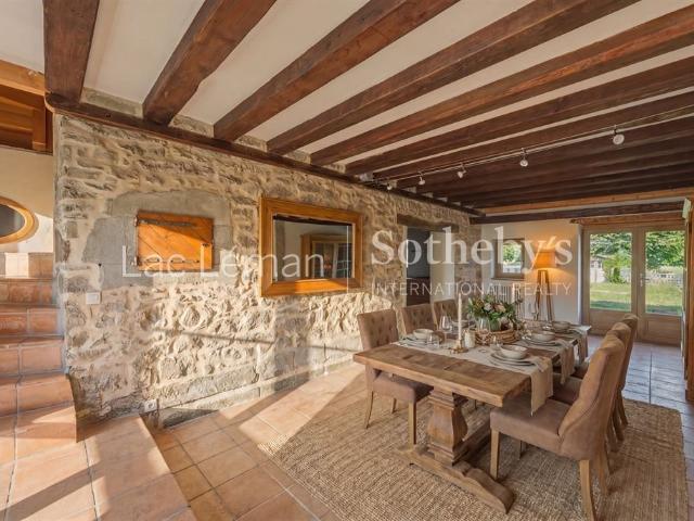 Hameau de Filly Maison de caractère rénovée entre lac et cam. 243m² Sciez