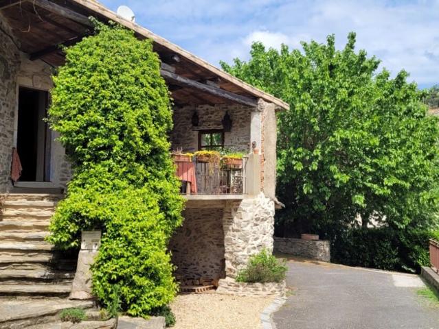 Hameau sans commerce, a 7 minutes de Gabian et Laurens, bou. 160m² Roujan