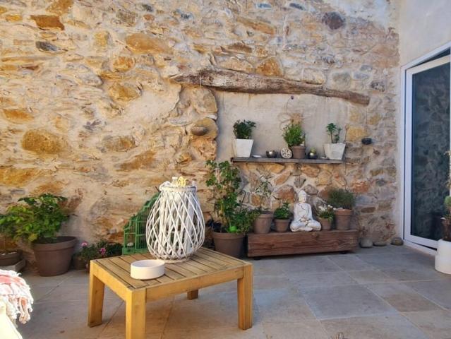 Hameau sans commerces, mais situe a seulement 2 minutes de S. 118m² Saint Chinian