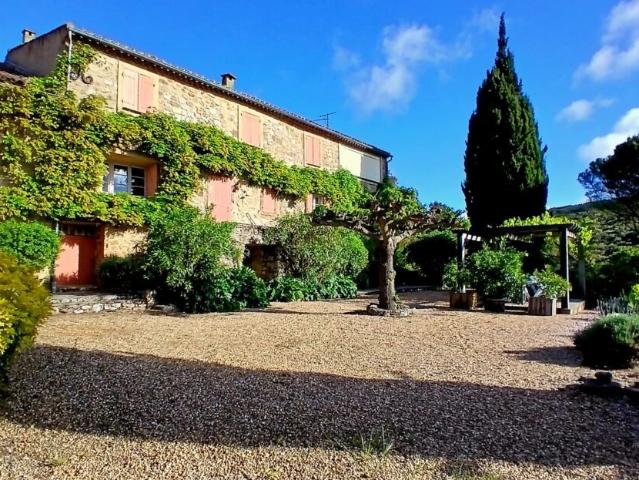 Hameau sans commerces situe a 5 minutes de Pardailhan, 10 mi. 300m² Saint Chinian