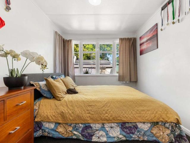 hamilton east, 2 bedrooms