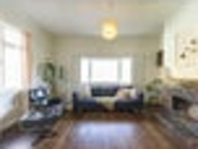 Hamilton East, 2 bedrooms, $580 pw