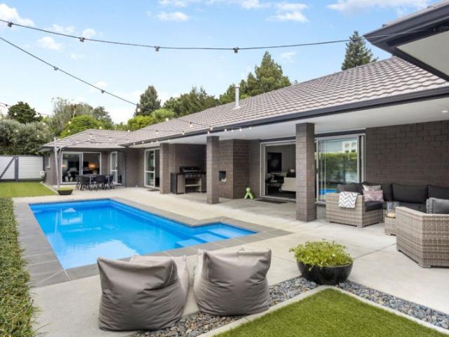 hamilton east, 4 bedrooms