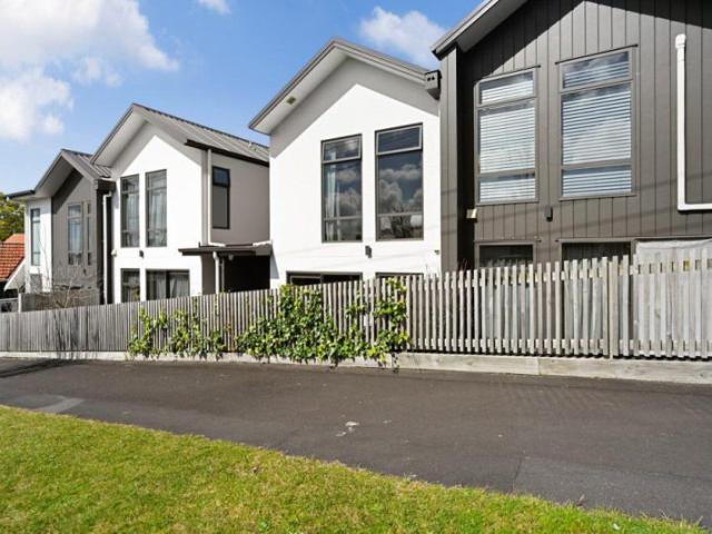 hamilton lake, 3 bedrooms