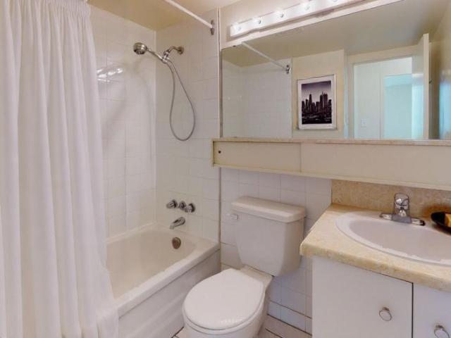 Hampton House South 1 Bedroom Apartment for Rent at 322 Eglinton Ave E, Toronto, ON M4P 1L6 North Toronto