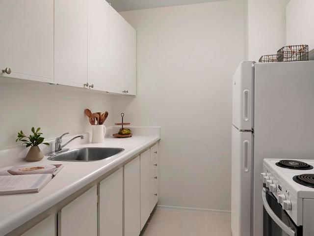 Hampton House South 1F Apartment for Rent