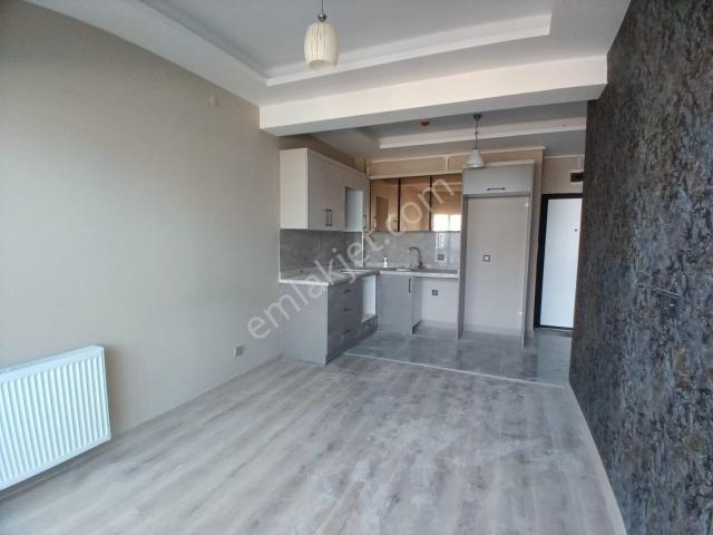 Han Emlaktan Havuzlu Sosyal Alanlı Sitede D.gazlı Kiralık 1+1