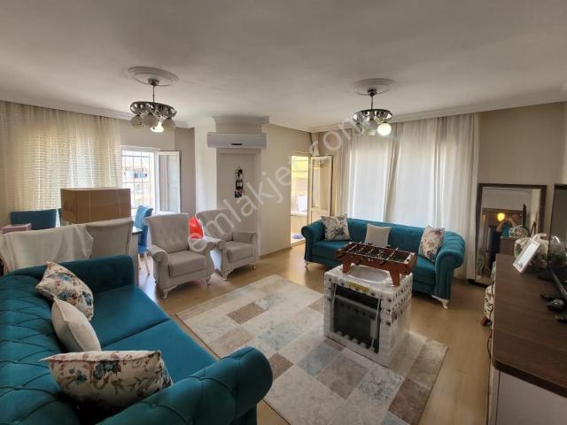 Han Emlak'tan Menderes Mah'de Site İçinde Kiralık 3+1 Daire