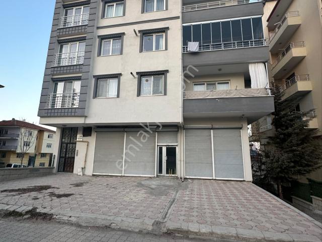 Hanımın Çiftliğinde Satılık 450 Metre² Dükkan