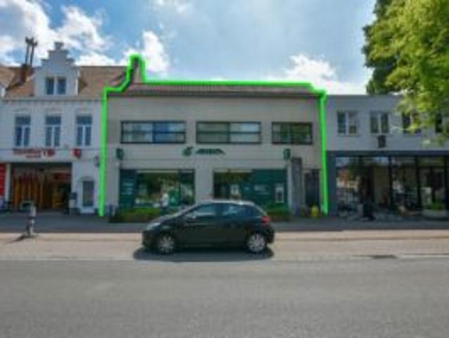 Handelsgelijkvloers en 2 appartementen nabij centrum Brugge