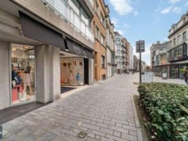 Handelsgelijkvloers 145 m² op commerciële locatie