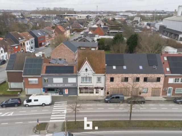 Handelshuis met grote woonst en atelier