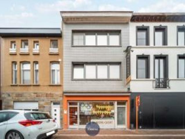 Handelshuis met woonst + magazijn + Woonhuis = woonopperv.