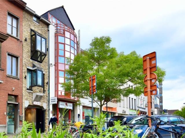 Handelshuis op commerciële topligging met garage/magazijn* voor 349.000 EUR