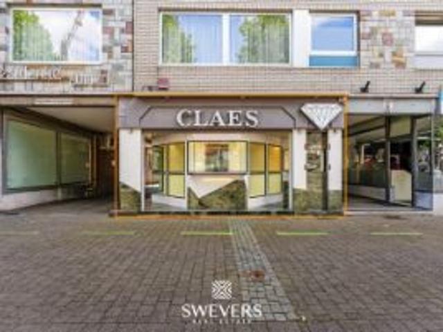 Handelspand 46 m² met woonst op toplocatie op het gemeent