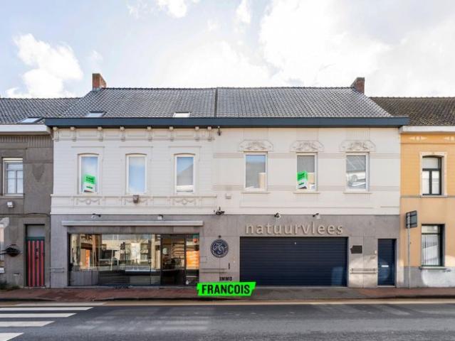 Handelspand met mogelijkheden en dubbel appartement te koop…