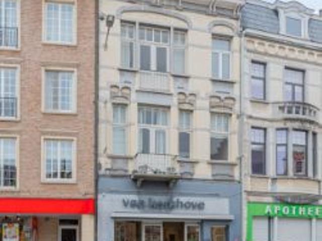 Handelspand met ruime woonst