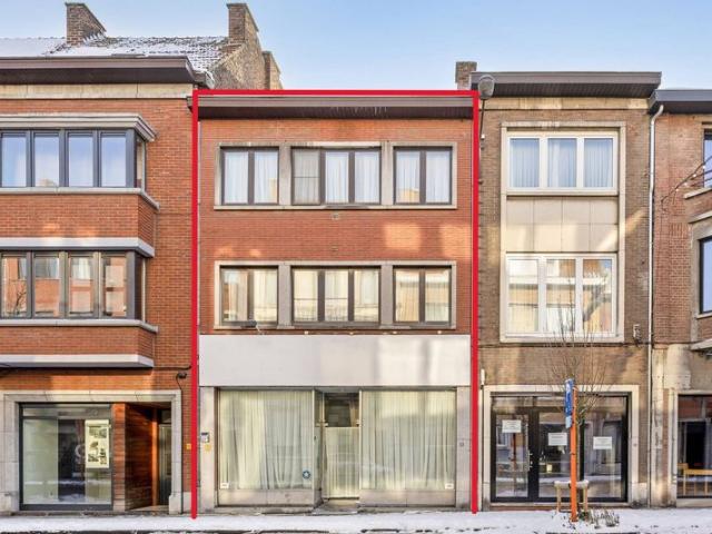 Handelspand met woonst te koop nabij het centrum van Tongere