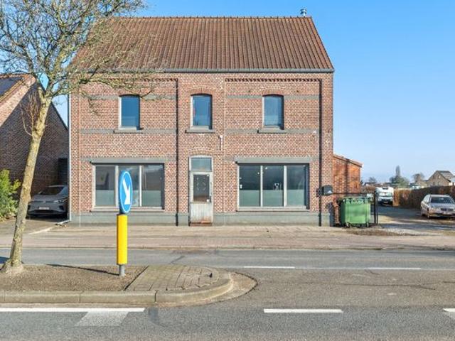 Handelspand met woonst 6 slpkrs en studio te Rotem