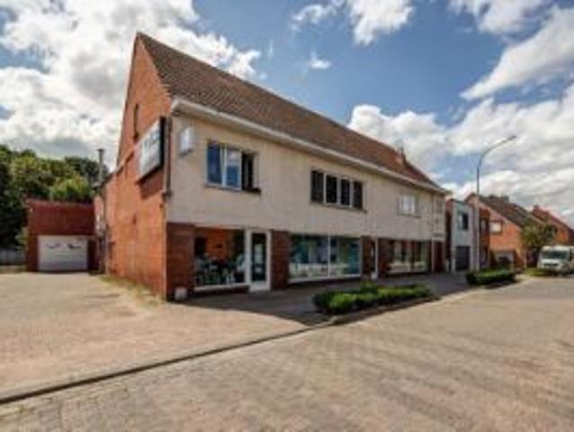 Handelswoonst en 2 appartementen op ca. 2290m²