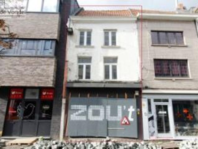 Handelswoonst handelpand met duplex appartement in het cen