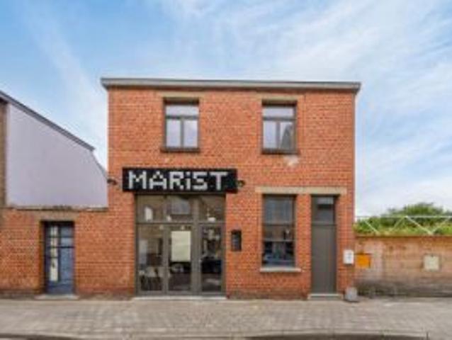 Handelszaak ingericht als frituur met studio + ruime parking