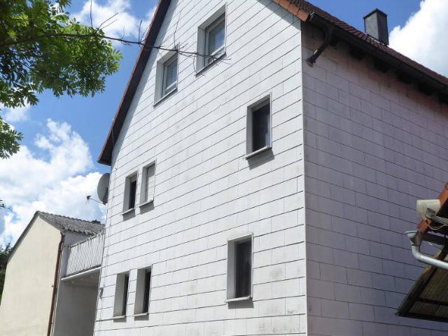 Handwerker aufgepasst: kleines Wohnhaus jetzt verfügbar!