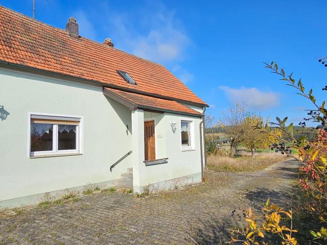 Handwerker aufgepasst Sanierungsbedürftiges Einfamilienhaus mit viel Potential auf einem Grundstück mit 2.460 qm!