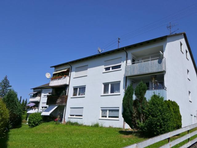 Handwerker aufgepasst! Renovierungsbedürftige 3 4 Zi. DG Wohnung mit viel Potential