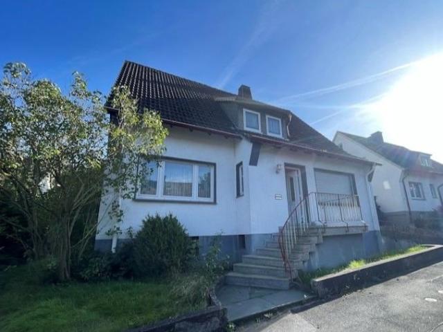 Handwerker /Sanierungsobjekt: Ein /Zweifamilienhaus mit Garten und Garage in Warstein Belecke!